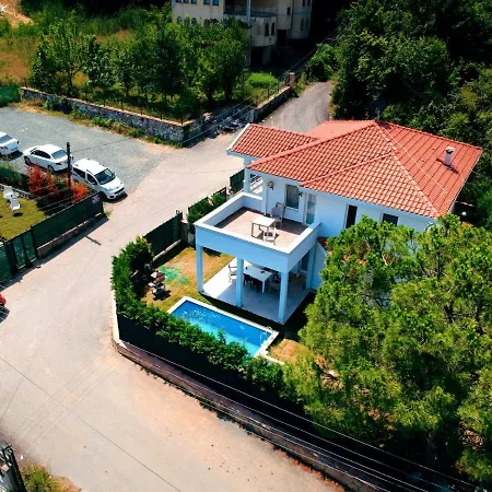 Manzara 2 Isitma Havuzlu Villa *